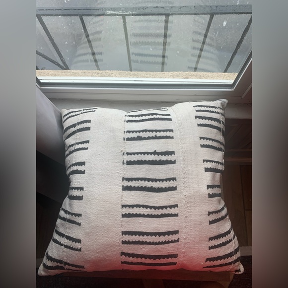 Beautiful Unique Patterned Pillow - Picture 2 of 2